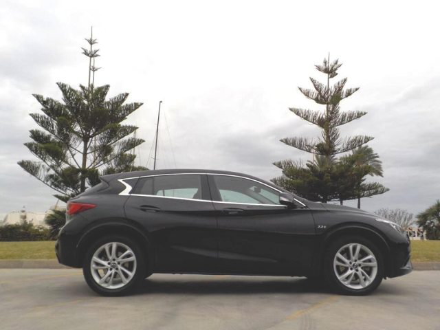 INFINITI Q30 usata, con Tettuccio apribile