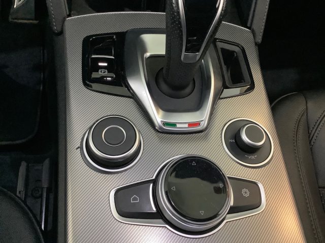 ALFA ROMEO Stelvio usata, con Specchietti laterali elettrici