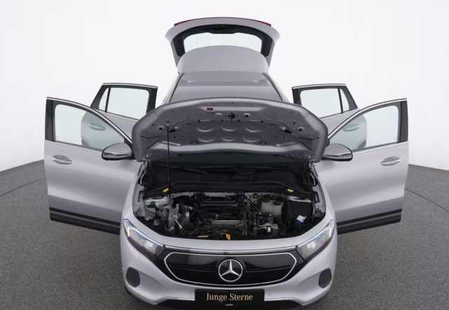 MERCEDES-BENZ EQA usata, con Climatizzatore