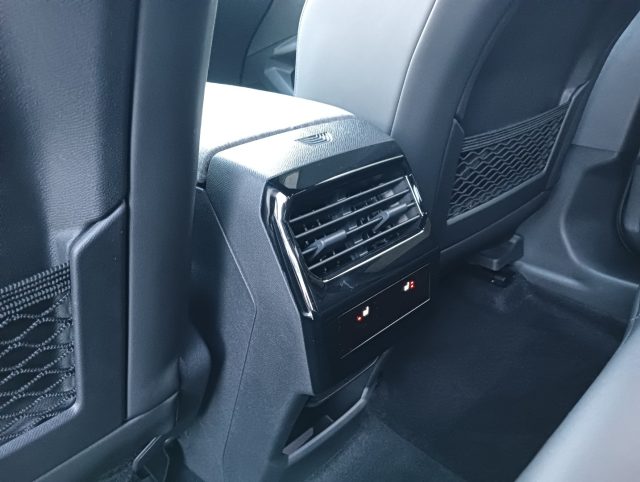 PEUGEOT 3008 usata, con Sedile posteriore sdoppiato