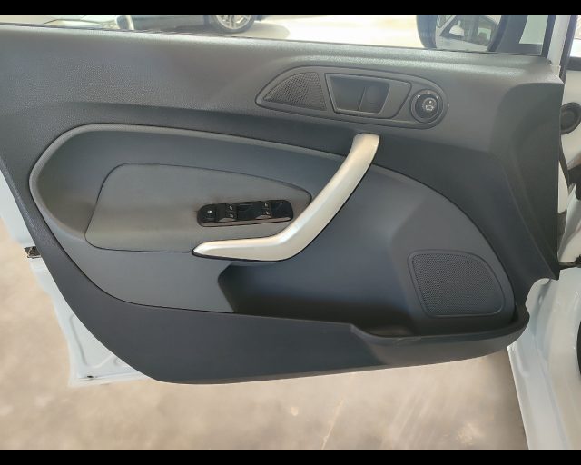 FORD Fiesta usata, con Specchietti laterali elettrici