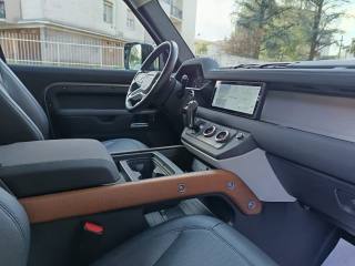 LAND ROVER Defender usata, con Boardcomputer