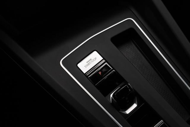 VOLKSWAGEN Golf usata, con Touch screen