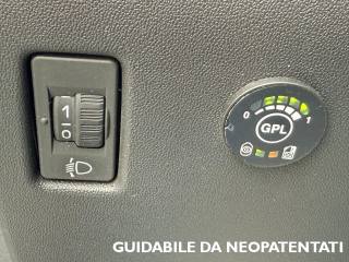 PEUGEOT 208 usata, con Autoradio