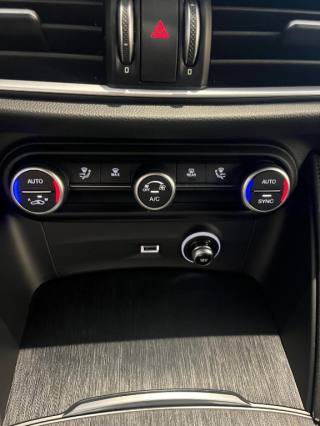 ALFA ROMEO Stelvio usata, con Volante in pelle