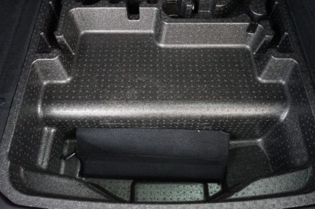 LAND ROVER Range Rover Velar usata, con Sensori di parcheggio anteriori