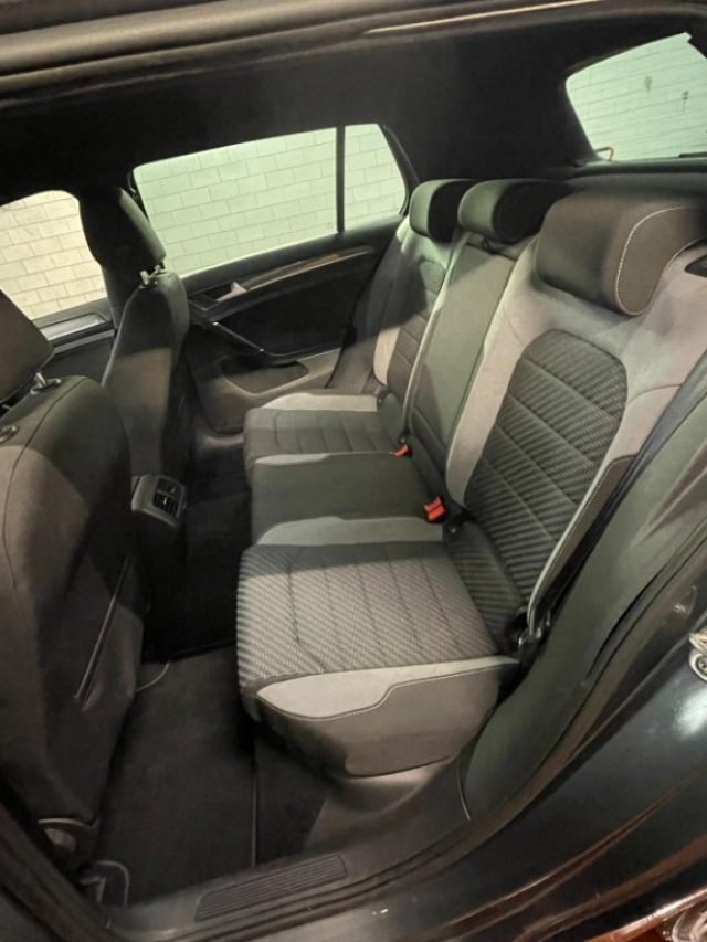 VOLKSWAGEN Golf usata, con Airbag