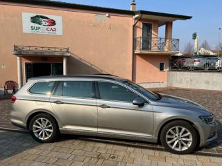 VOLKSWAGEN Passat Variant usata, con Airbag
