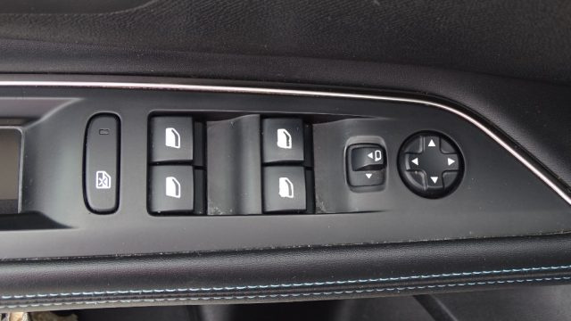 PEUGEOT 5008 usata 59