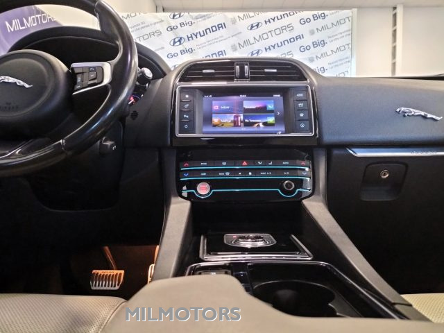 JAGUAR F-Pace usata, con Volante multifunzione