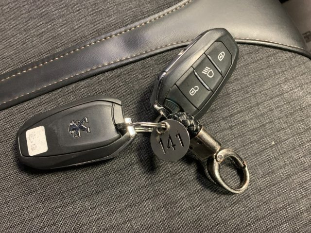 PEUGEOT 3008 usata, con Volante multifunzione