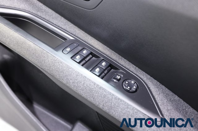 PEUGEOT 3008 usata, con Luci diurne