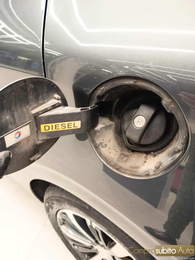 PEUGEOT 208 usata, con Airbag testa