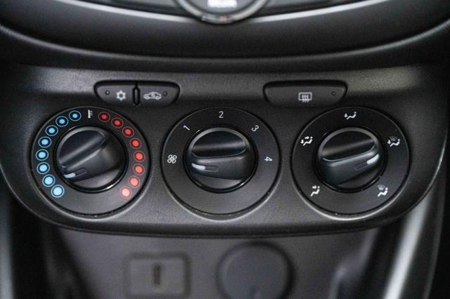 OPEL Corsa usata, con USB