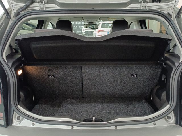 VOLKSWAGEN up! usata, con Fendinebbia