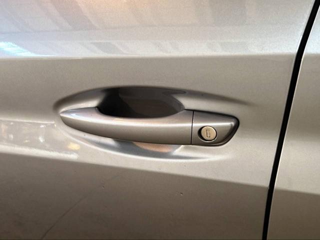 PEUGEOT 208 usata, con Sensori di parcheggio posteriori