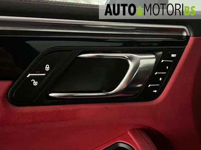 PORSCHE Macan usata, con Park Distance Control