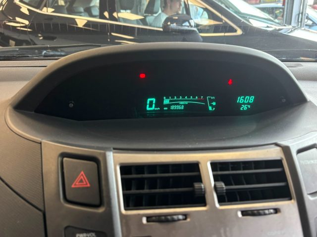 TOYOTA Yaris usata, con Specchietti laterali elettrici