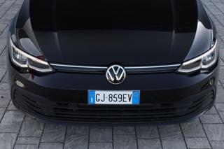 VOLKSWAGEN Golf usata, con USB