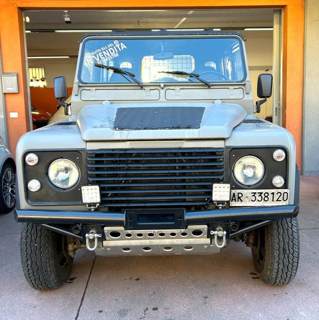 LAND ROVER Defender usata 1