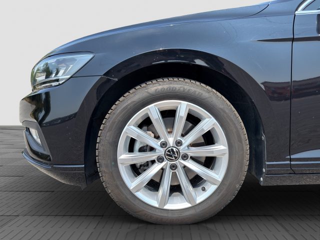 VOLKSWAGEN Passat usata 15