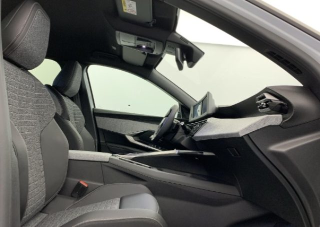 PEUGEOT 5008 usata, con Controllo automatico clima