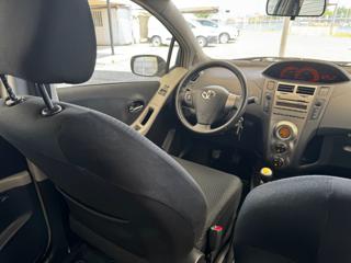 TOYOTA Yaris usata 27