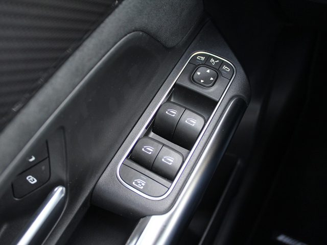MERCEDES-BENZ GLA 200 usata, con Autoradio digitale