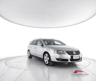 VOLKSWAGEN Passat usata 1