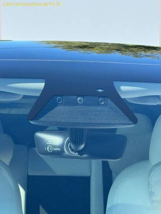 TESLA Model Y usata, con Fari LED