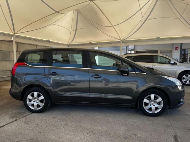 PEUGEOT 5008 usata, con Autoradio