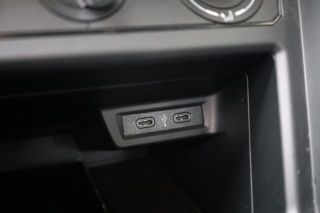 VOLKSWAGEN Taigo usata, con Luci diurne