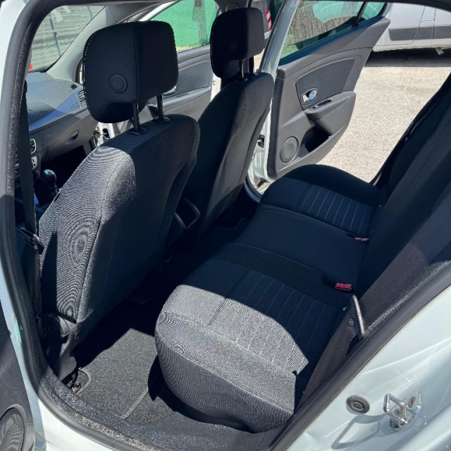 RENAULT Megane usata, con Sensori di parcheggio posteriori