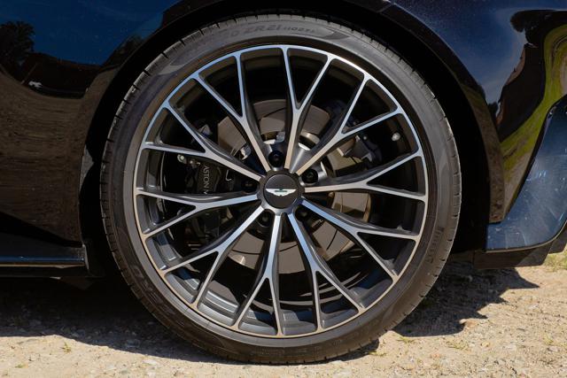 ASTON MARTIN Vantage usata, con Sensori di parcheggio posteriori