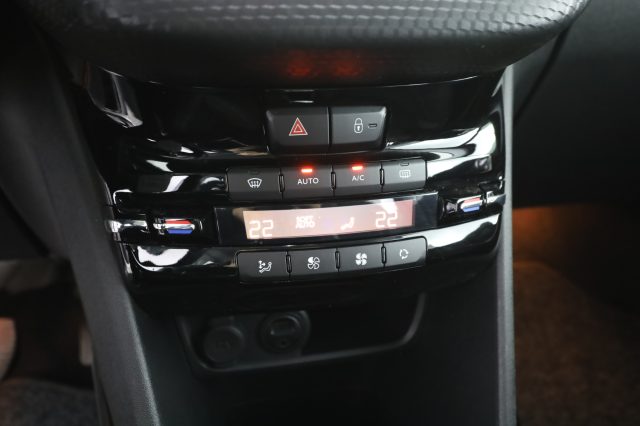 PEUGEOT 2008 usata 9