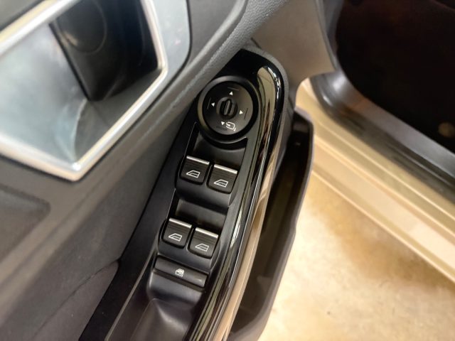 FORD Fiesta usata, con Touch screen