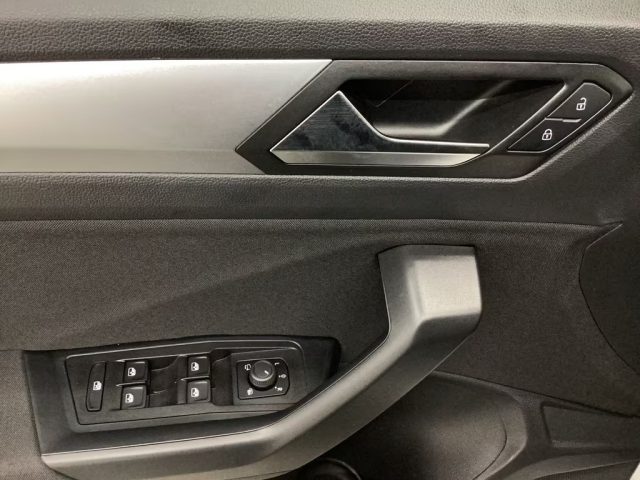 VOLKSWAGEN T-Roc usata, con Alzacristalli elettrici