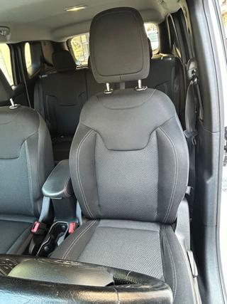JEEP Renegade usata, con USB