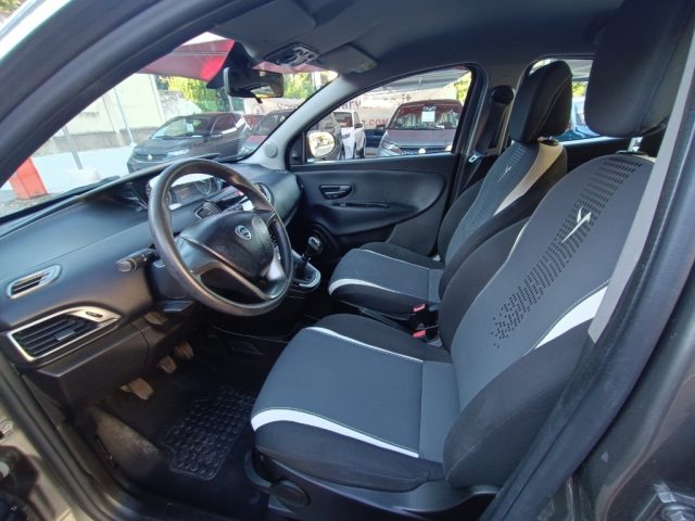 LANCIA Ypsilon usata, con Fendinebbia