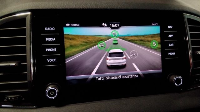 SKODA Karoq usata, con Telecamera per parcheggio assistito