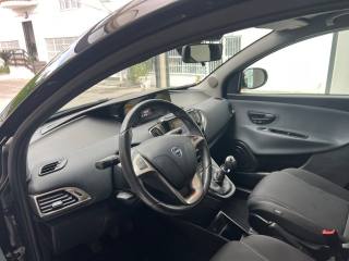 LANCIA Ypsilon usata, con MP3