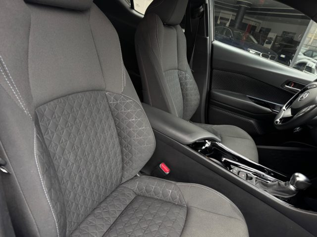 TOYOTA C-HR usata, con Controllo automatico clima