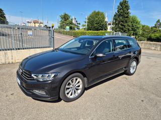 VOLKSWAGEN Passat Variant usata, con Airbag
