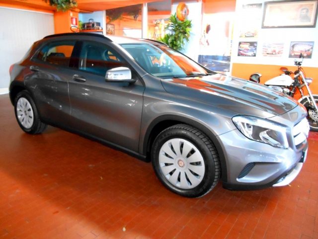 MERCEDES-BENZ GLA 180 usata, con Climatizzatore