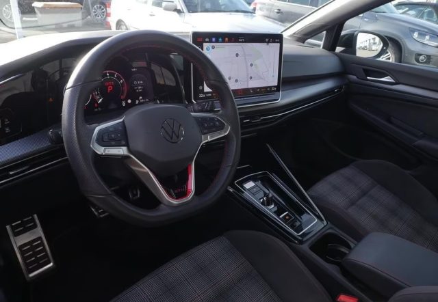 VOLKSWAGEN Golf usata, con Autoradio