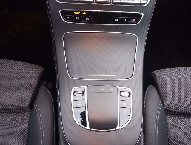 MERCEDES-BENZ E 200 usata, con Park Distance Control