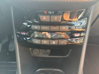 PEUGEOT 208 usata, con Autoradio