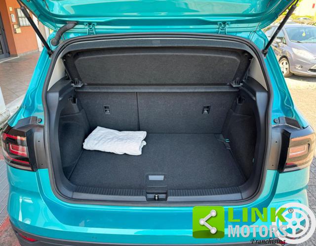 VOLKSWAGEN T-Cross usata, con USB