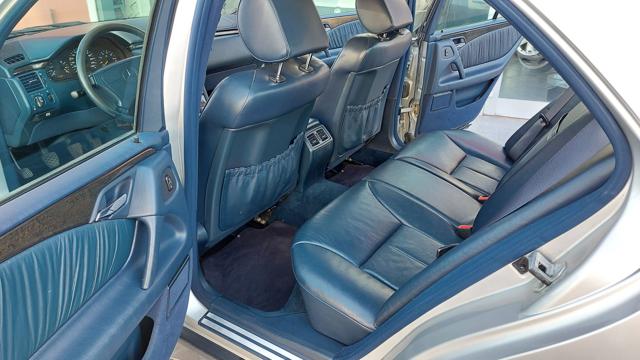 MERCEDES-BENZ E 200 usata, con Fendinebbia