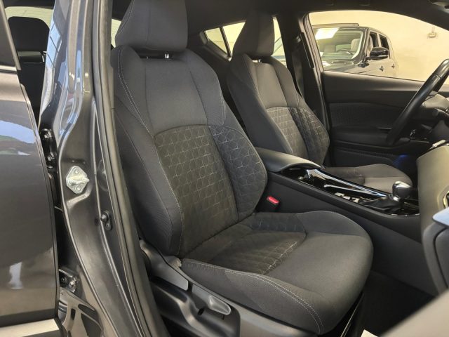 TOYOTA C-HR usata, con Controllo automatico clima